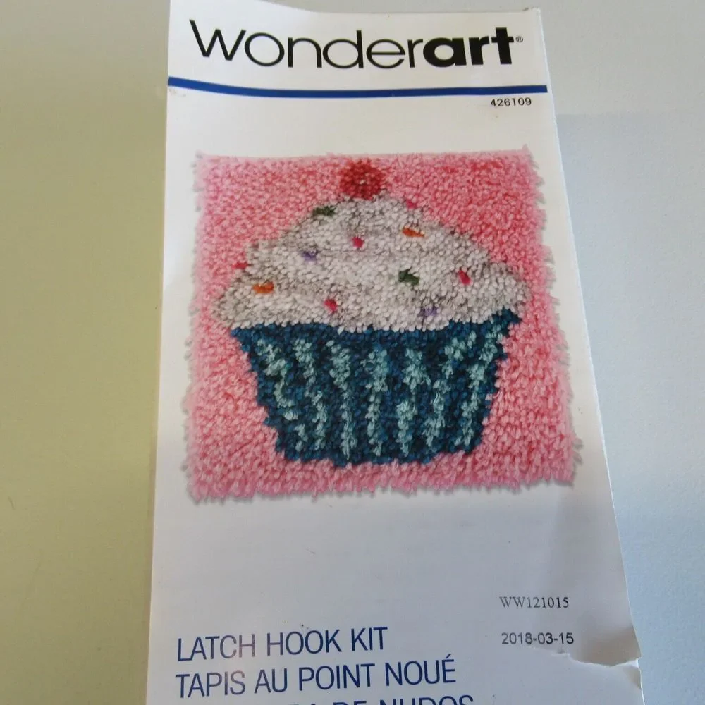 WonderArt LATCH‎ HOOK KIT Cupcake 12 x 12 Crafts Rug Wall Hanging Cushion NEW